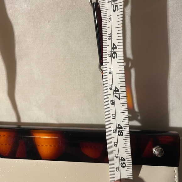 Daniel Ames Elegant White Crossbody Bag with tortoiseshell accents - Picture 3 of 9